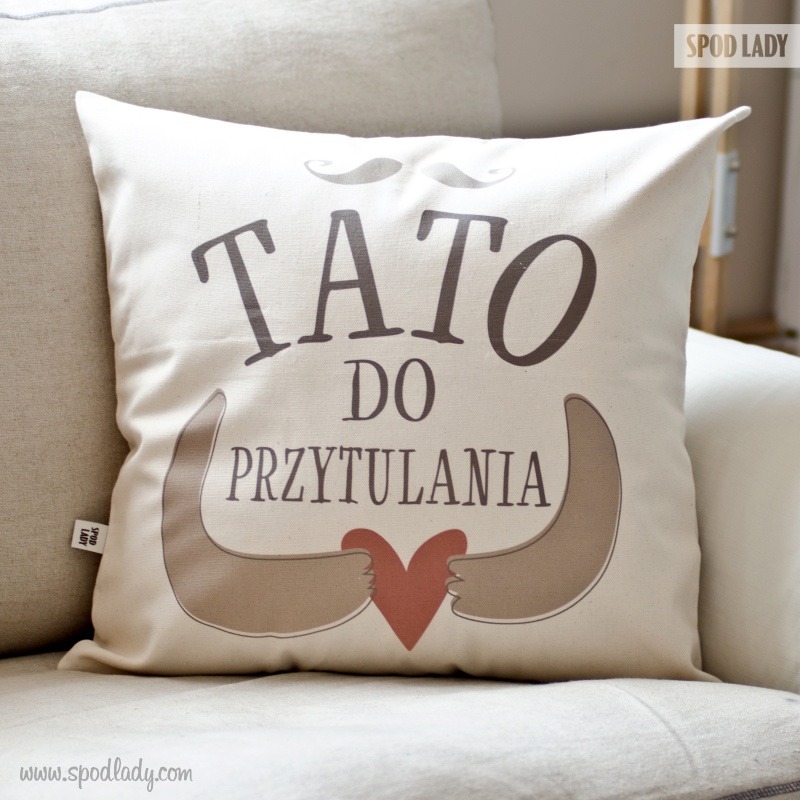 Prezent na dzie� taty. Poduszka z sympatycznym wzorem.